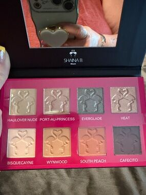 miami Eyeshadow Palette - Pink, Peach, Champagne & Bronze Shades